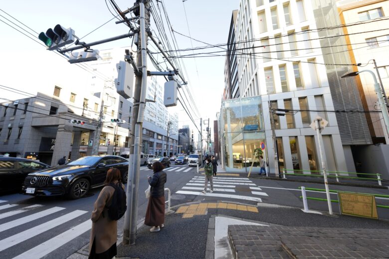 骨董通りに入り2つ目の信号